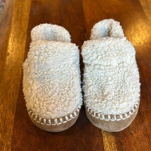 L.L Bean toddler slippers 3-4